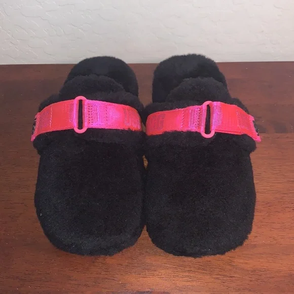 UGG BRAND NEW & GORGEOUS SIZE 6 CLOSED TOE VELCRO SLIP ON SLIPPERS - Picture 2 of 10